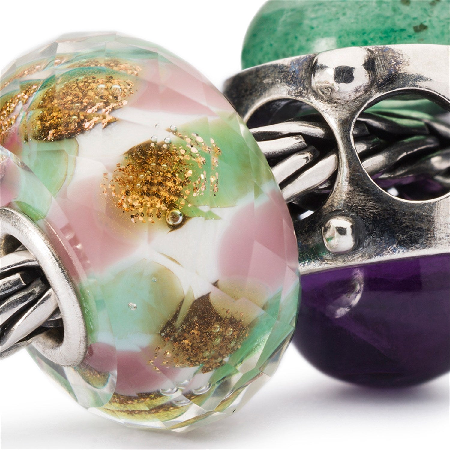 Trollbeads Charm Chakra Farben aus Glas in mehreren Trollbeads Charm Chakra Farben aus Glas in mehreren